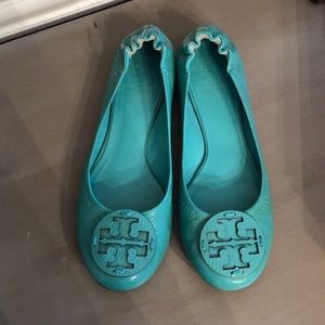 Tory Burch Revas in patent turquoise